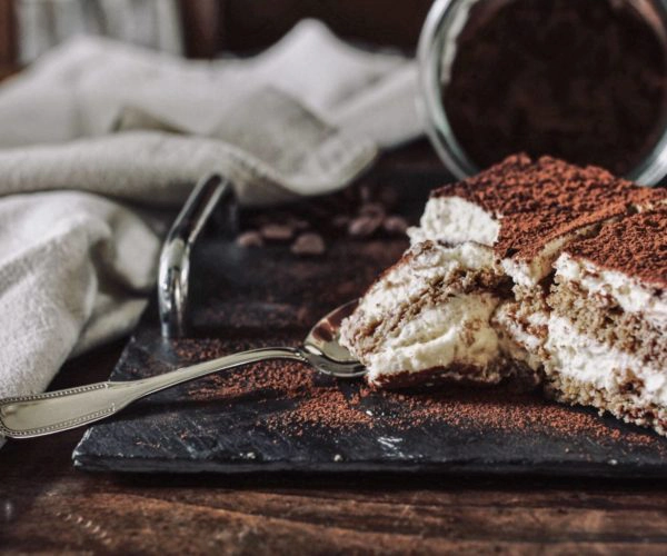 Tiramisu speculoos marsala cacao café, servi en dessert au restaurant La Table de Trois à Bordeaux